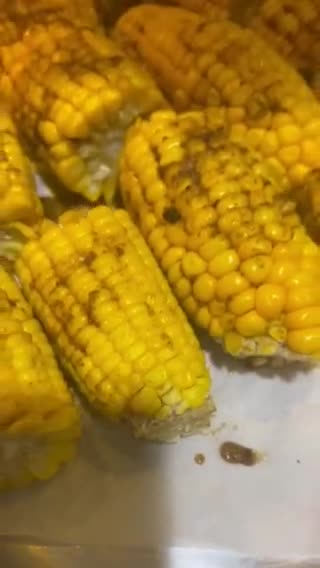 صورة لخطوة 4 من وصفة ذرة مشوية بالفرن"الهبة😊" الطعم خياااال👌🌹