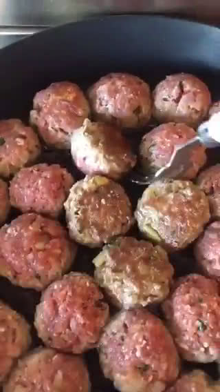 Foto del passaggio 7 della ricetta Polpettine dal cuore filante 🌷