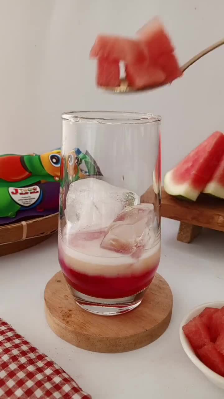 Foto langkah ke 2 dari resep Es Semangka Jelly.