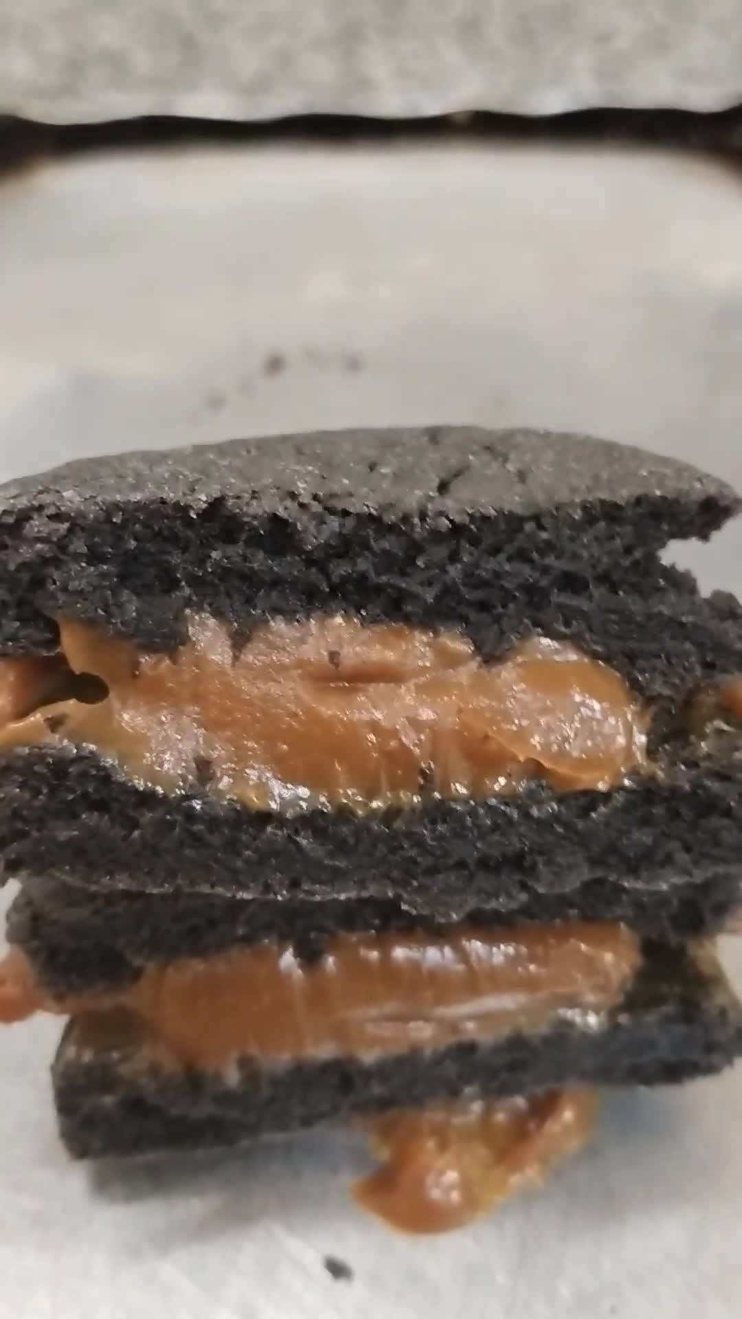 Foto del paso 3 de la receta: Alfajor oreo con harina de amaranto