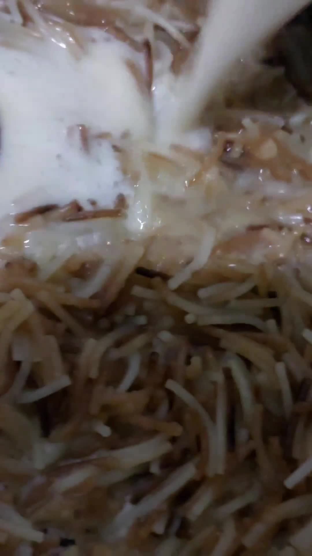 صورة لخطوة 3 من وصفة شعيرية بالحليب المكثف 🥣