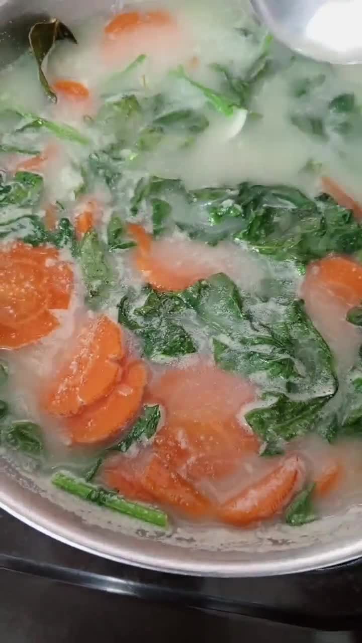 Foto langkah ke 4 dari resep Bobor Bayam Wortel.