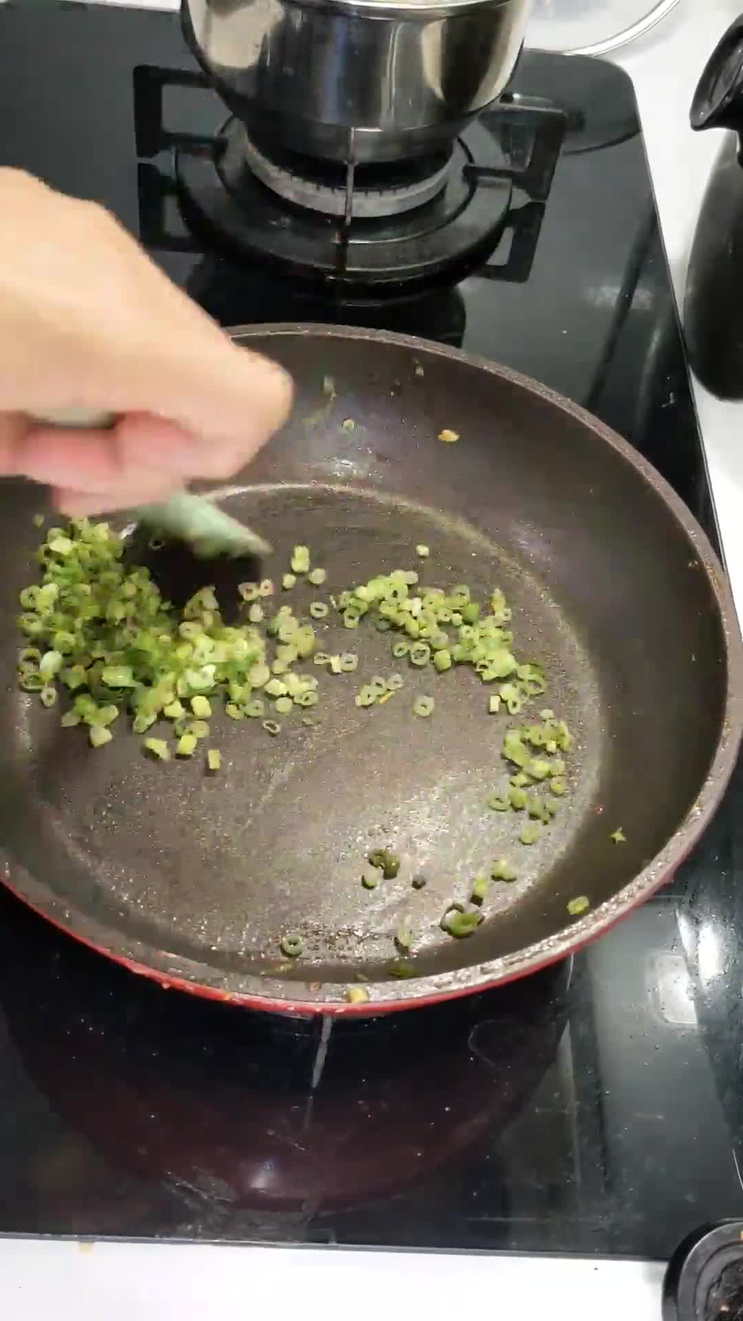 番茄荷包蛋雞肉豆包煨麵的食譜步驟6照片