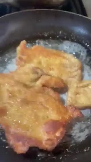 Foto del paso 2 de la receta: Frijoles negros con pollo empanizado y pasta roja