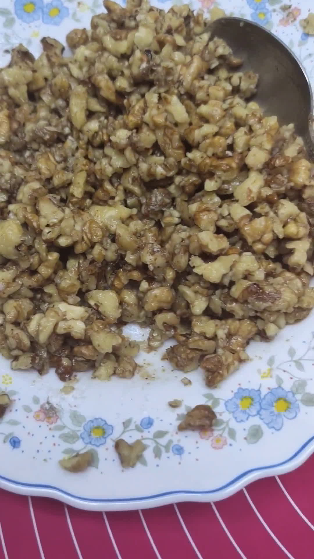 صورة لخطوة 2 من وصفة معمول السميد بالجوز