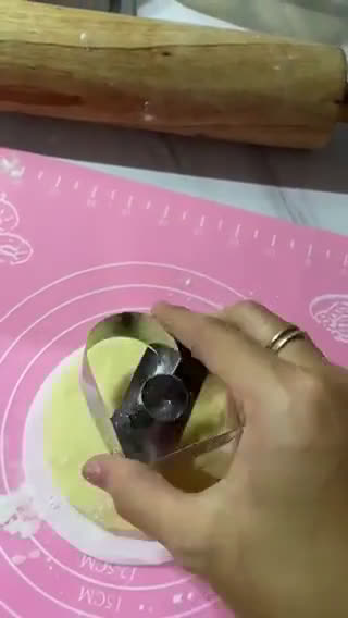 Foto langkah ke 4 dari resep Donat Bouquet Serbaguna.