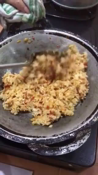 Foto langkah ke 4 dari resep Nasi goreng rumahan yang sederhana.