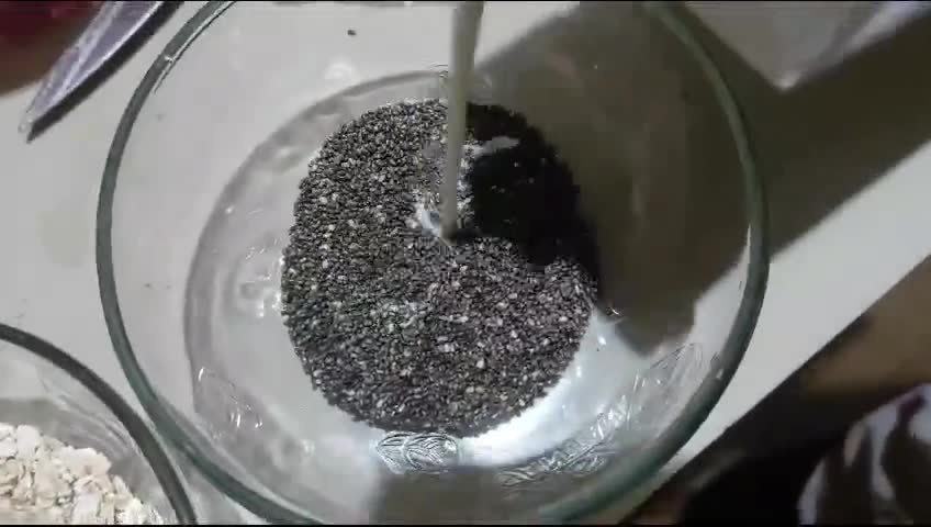 Foto langkah ke 1 dari resep Mango Chia Pudding.