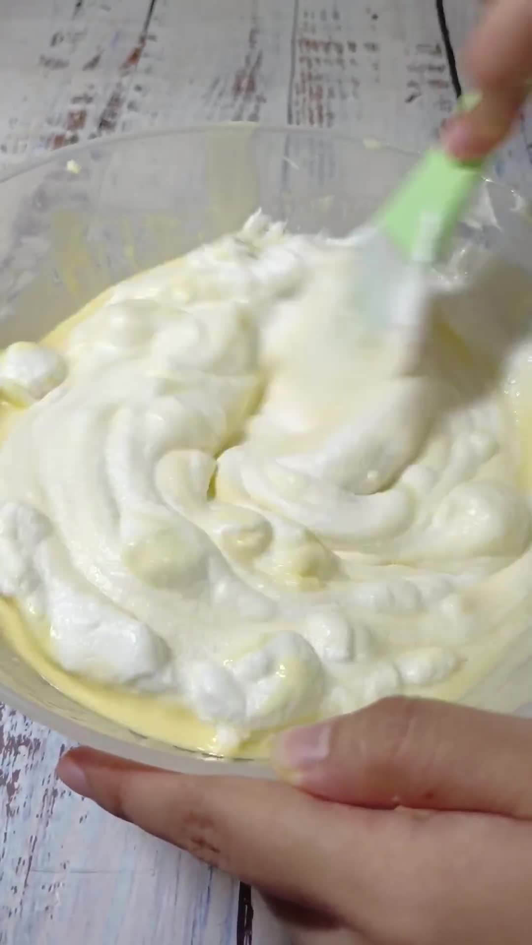Gambar langkah 6 resipi Waffle Crispy.
