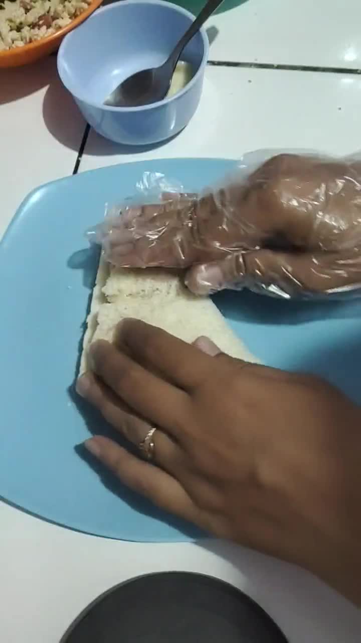 Foto langkah ke 3 dari resep Sandwich goreng.