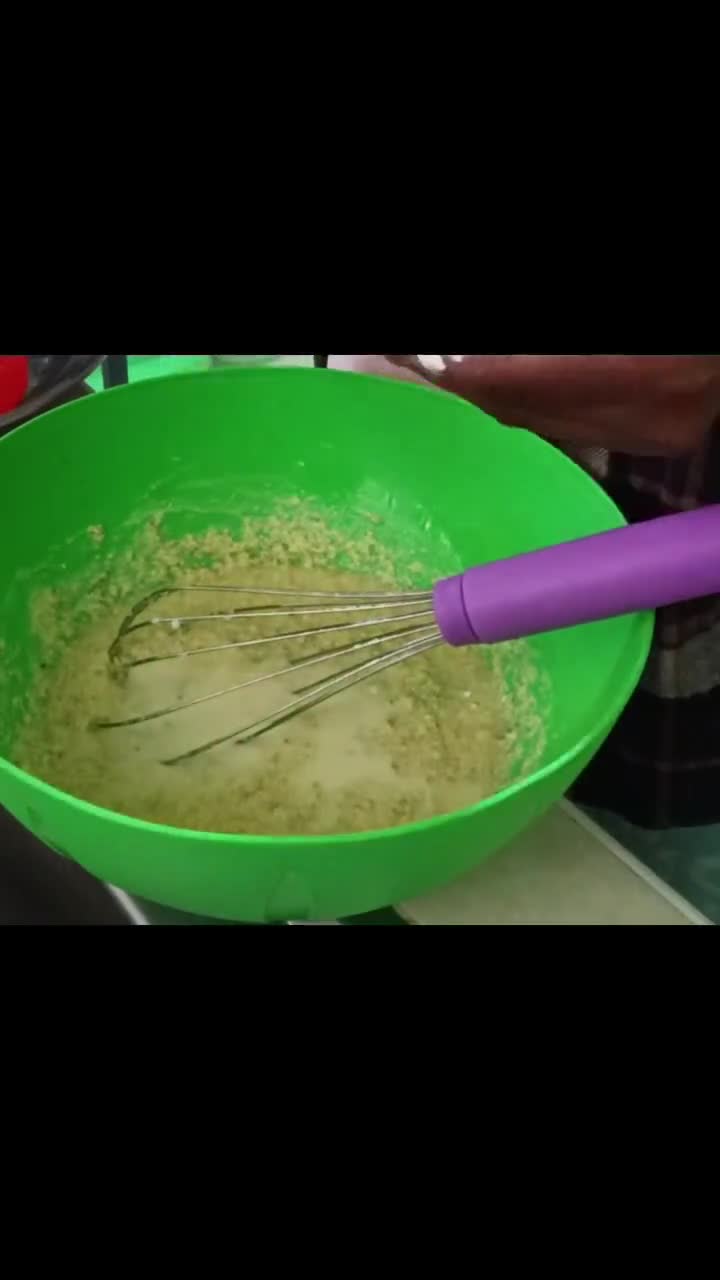A picture of step 5 of Lemon Cake.
