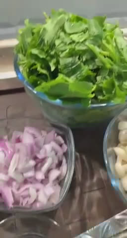 صورة لخطوة 1 من وصفة سبانخ على طريقة الشيف هبه