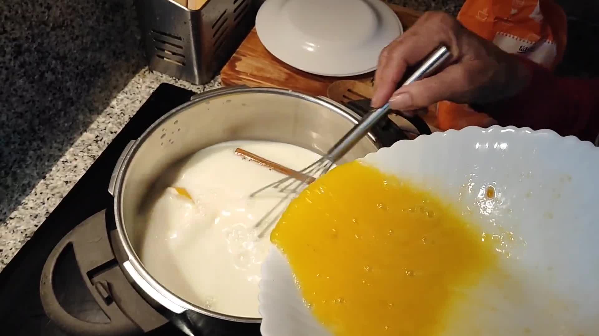 Foto del paso 5 de la receta: Flan casero de mi madre con piña