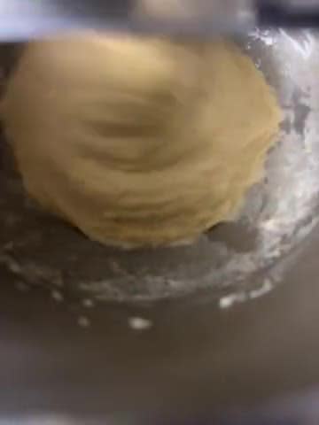 Une image de l'étape 3 de Beignets aux pommes au petit lait.