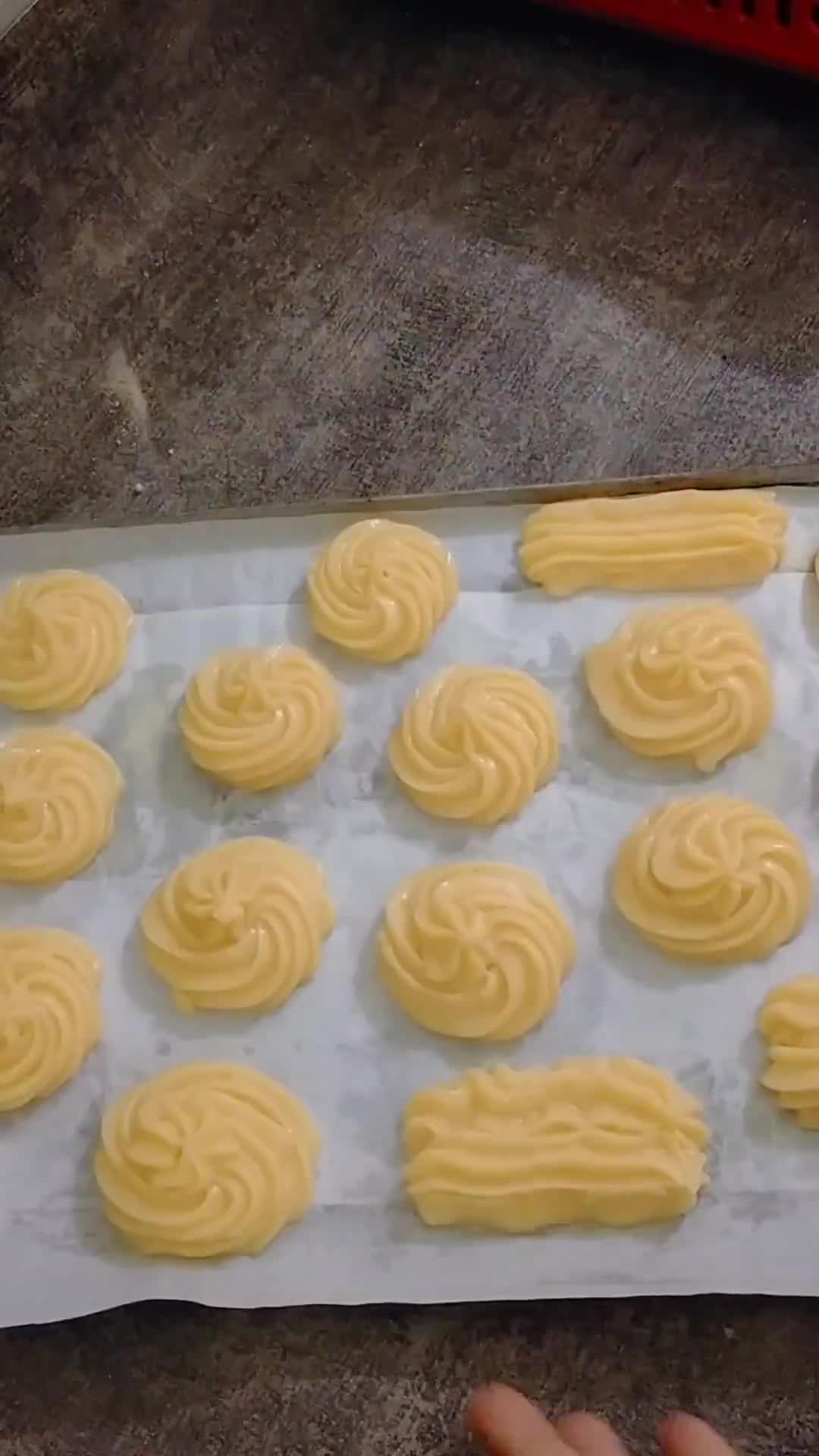 Foto langkah ke 10 dari resep Kue Soes Vla Salted Egg.