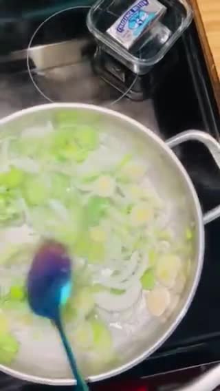 Foto del paso 4 de la receta: Sopa de Poro con Champiñones. #lacocinadeconsuelo #titanaty