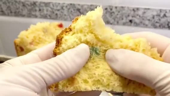 Foto del paso 13 de la receta: Pastel esponjoso con frutas confitadas al aroma de azahar