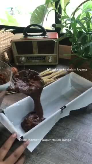 Gambar langkah 4 resipi Chocolate Chips Muffin Loaf.
