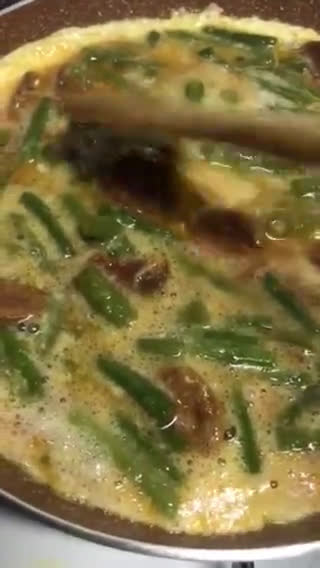 Foto del paso 9 de la receta: Tortilla de espárragos verdes con chorizo