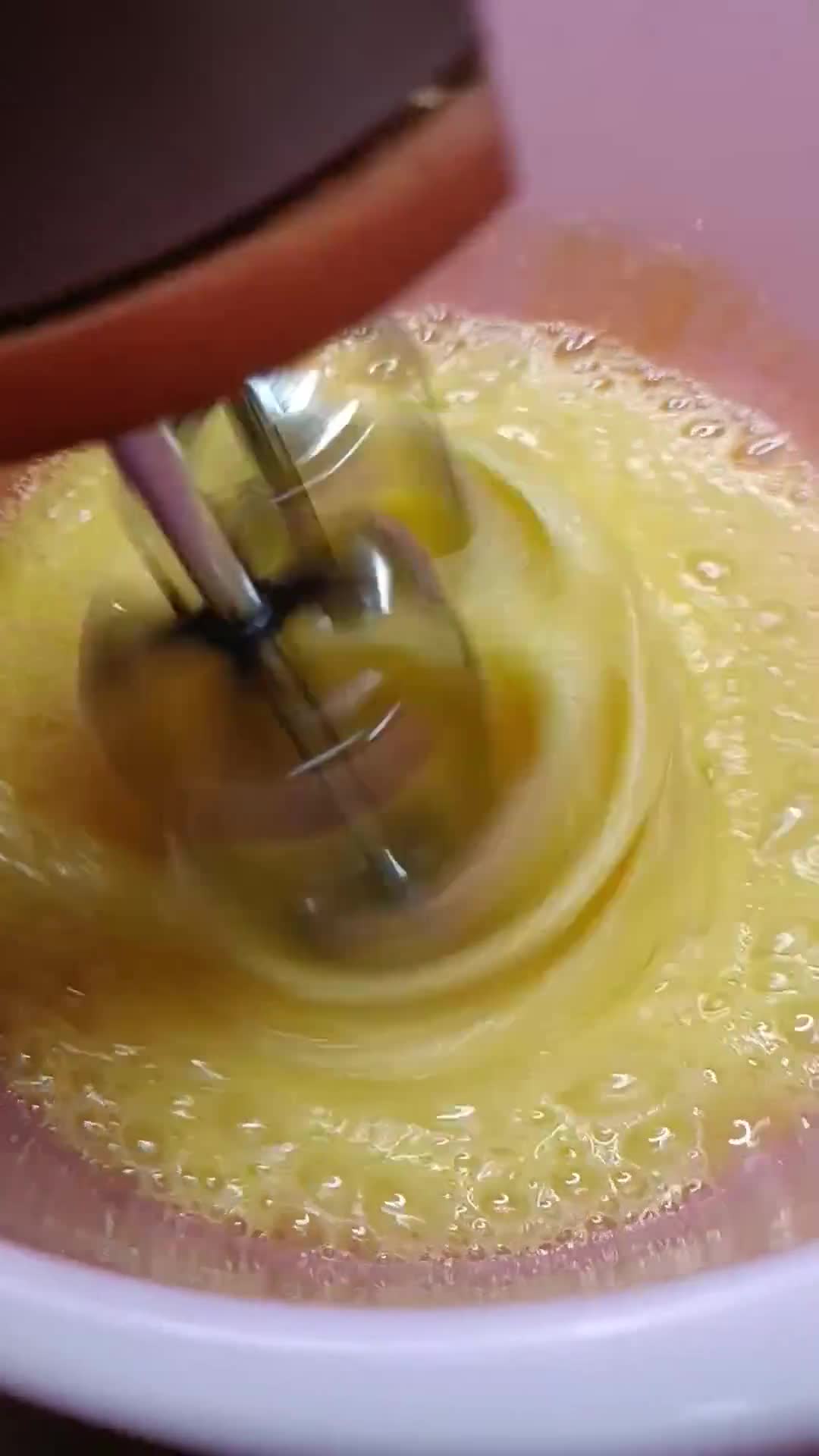 Foto langkah ke 3 dari resep Cake Jeruk Mandarin.