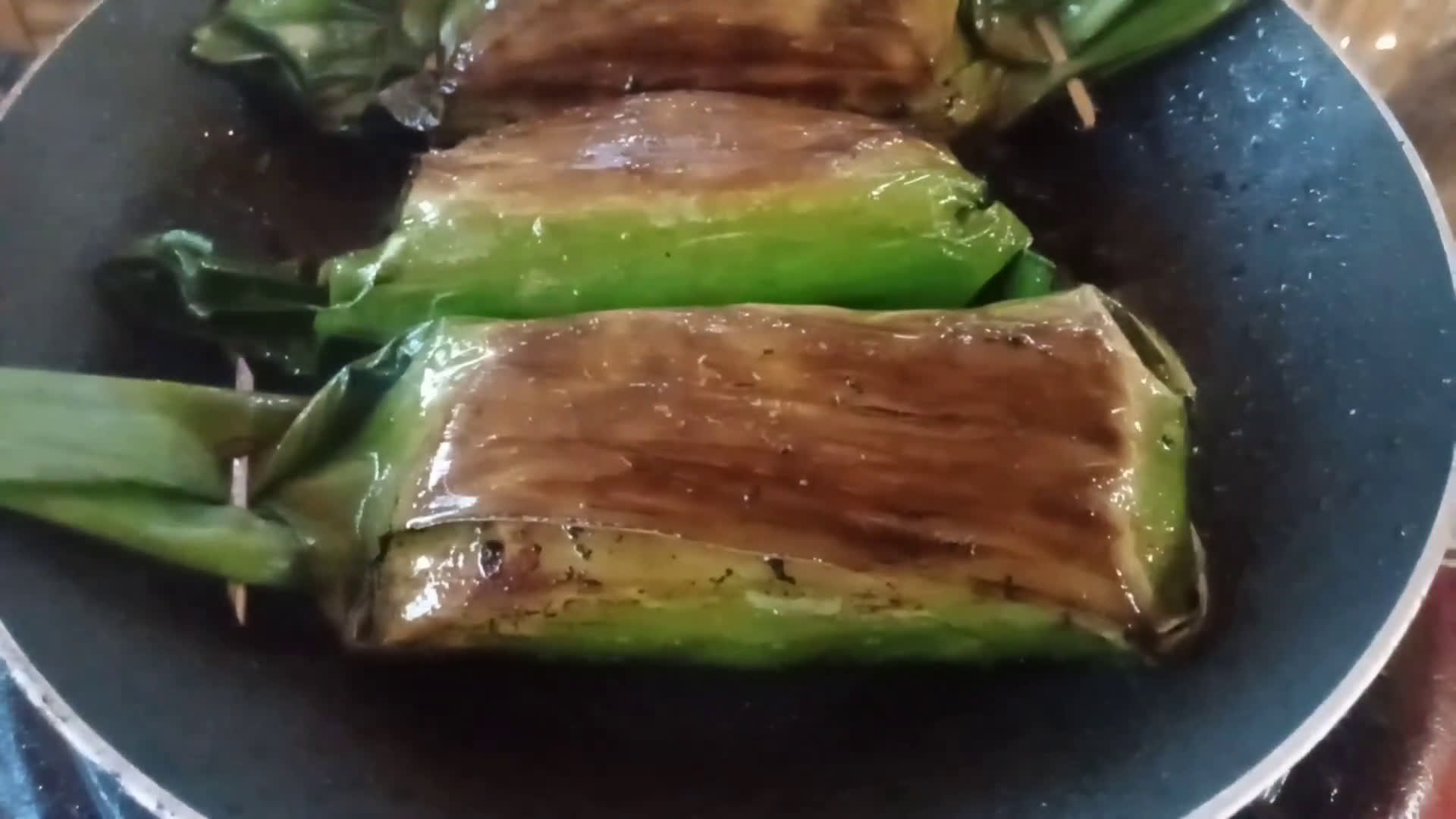 Foto langkah ke 6 dari resep Pepes Ikan Tongkol Mangga Muda Ala Madura.