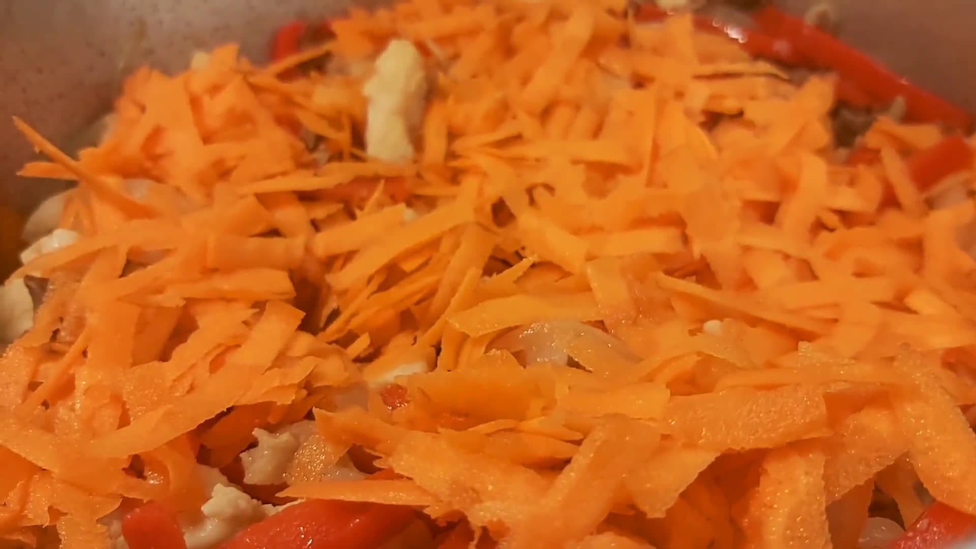 Foto del paso 6 de la receta: Salteado de mollejas, pollo y verduras