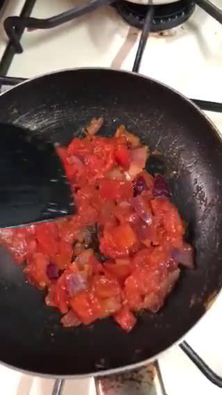 Foto del paso 3 de la receta: Omelette de queso de almendras, jamón de pavo, champiñones y hogao 🍅 en 15 minutos