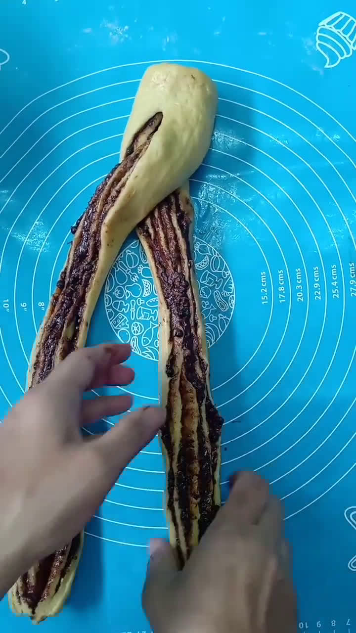 Foto langkah ke 8 dari resep Chocochip babka.