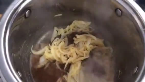 Foto del paso 2 de la receta: Sopa de cebolla
