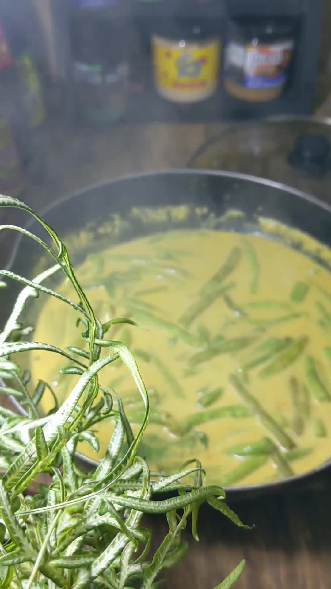 Gambar langkah 2 resipi Masak Lemak Cili Api kacang Panjang + enoki.