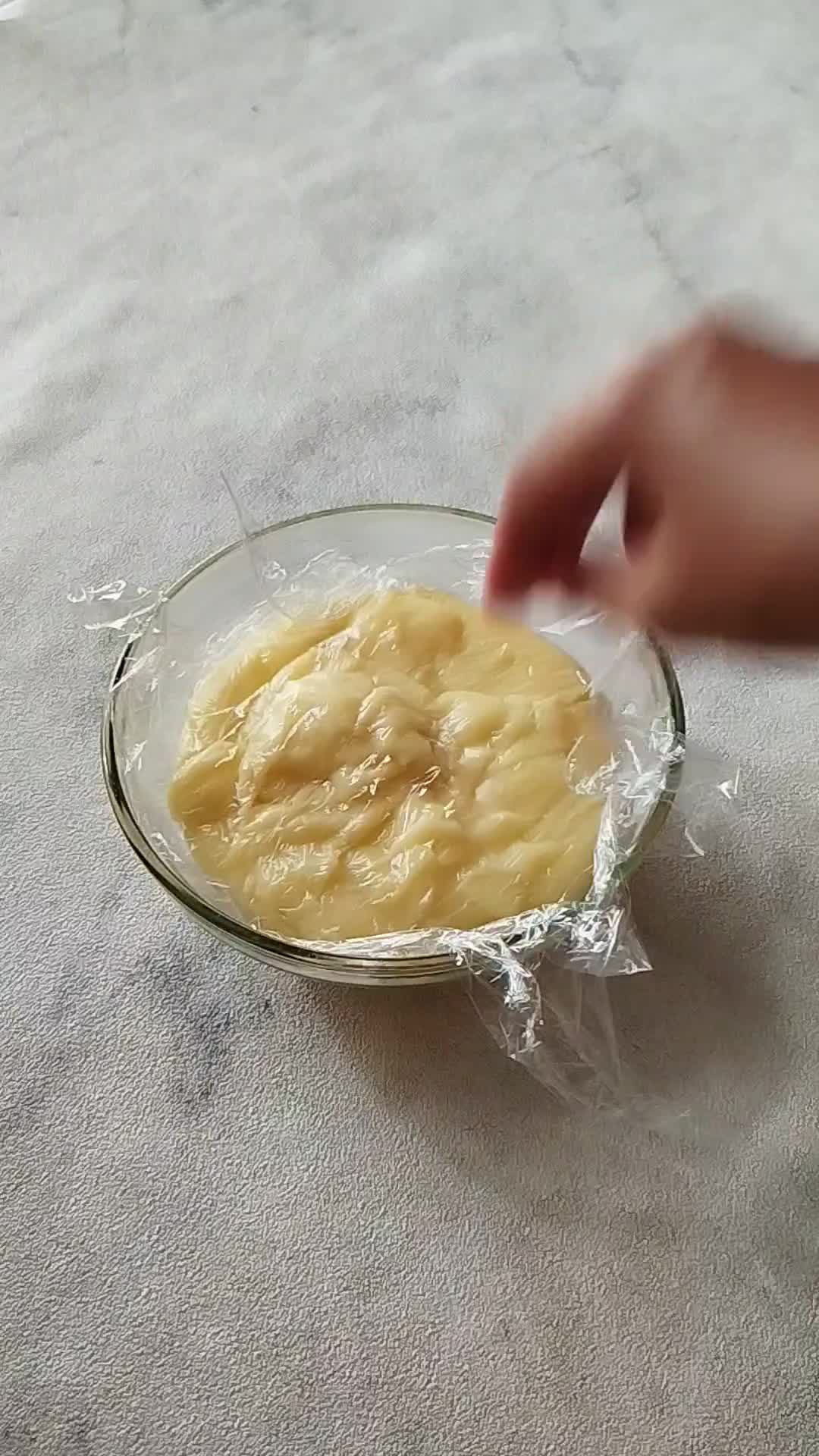 Foto langkah ke 4 dari resep Choux Au Craquelin.