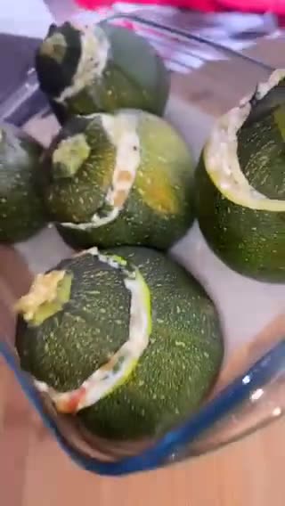 Une image de l'étape 5 de Courgettes rondes farcies à la Ricotta, épinards & lardons.