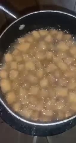 A picture of step 6 of Extra crunchy Chinchin.