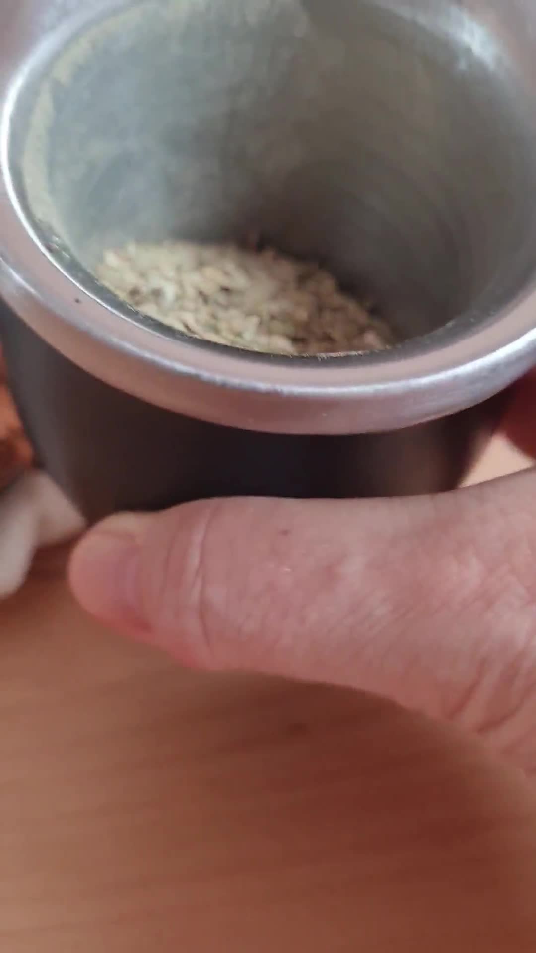 Foto del paso 1 de la receta: Mate "endulzado" con canela🧉🌸