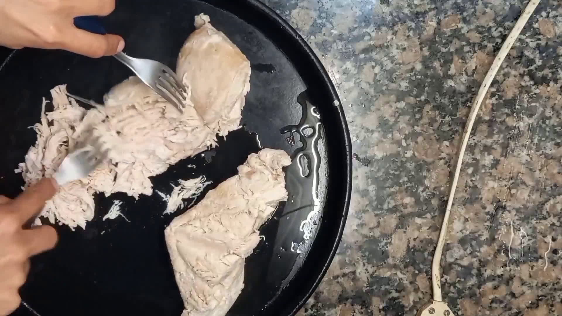 Foto del paso 1 de la receta: Empanadas de pollo súper jugosas 🤩