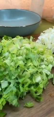 صورة لخطوة 1 من وصفة سلطه خضار بصوص الليمون Green salad with lemon sauce