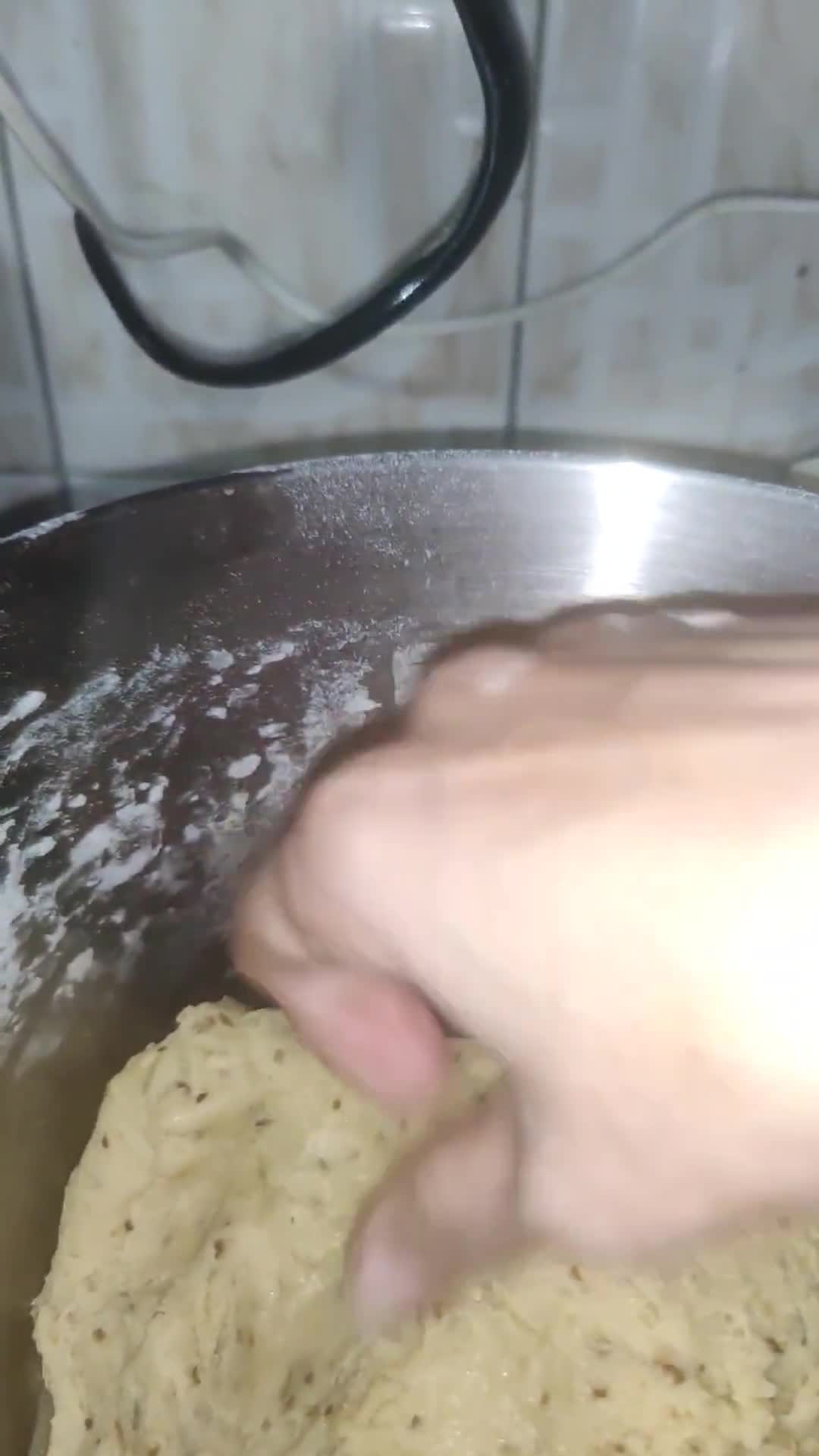 صورة لخطوة 2 من وصفة أساور الشمر و اليانسون المقرمشه
