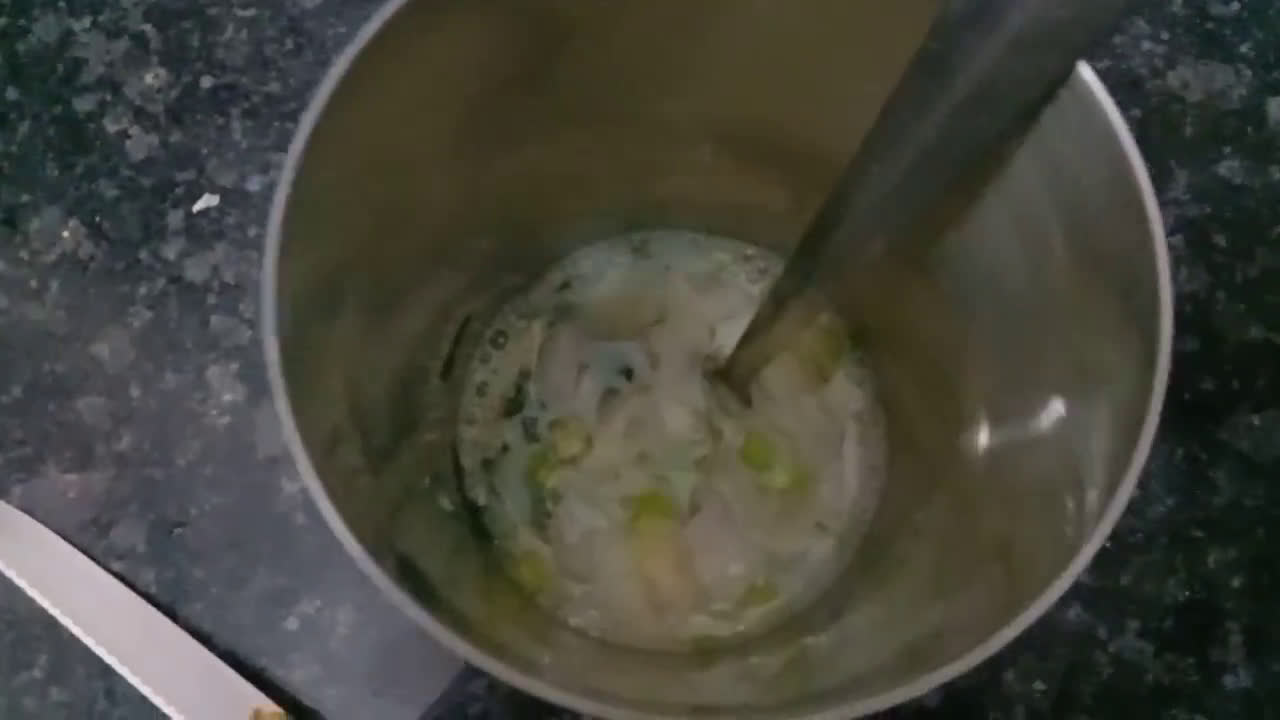 ऑमलेट (omelette recipe in Hindi) रेसिपी चरण 2 फोटो