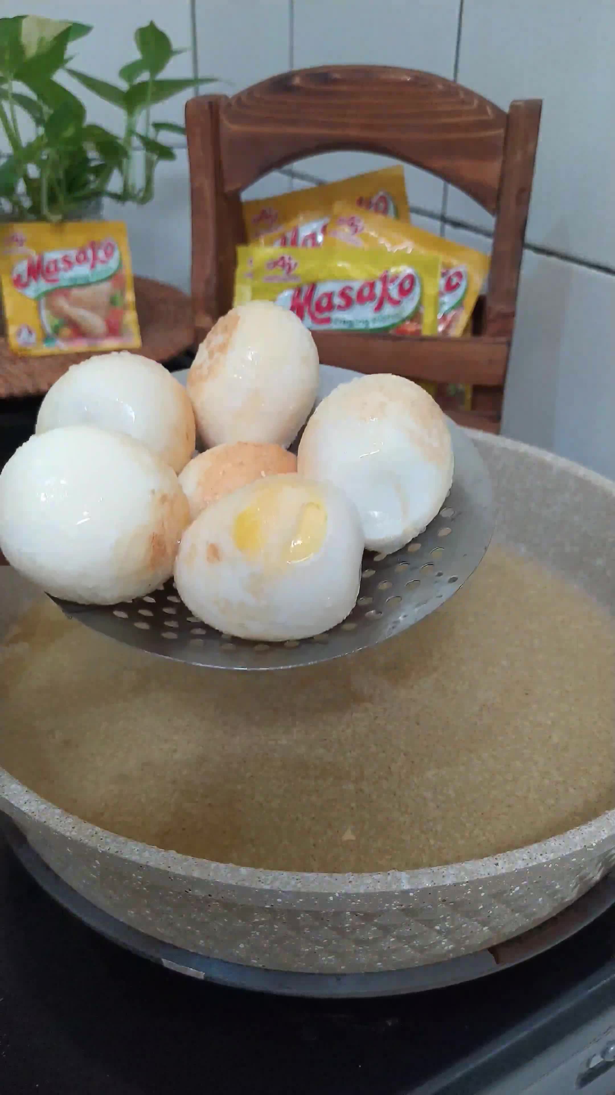 Foto langkah ke 2 dari resep Telur Cabe Ijo.