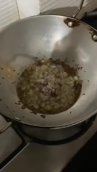 मशरुम की सूखी सब्ज़ी (Mushroom ki sukhi sabzi recipe in Hindi) रेसिपी चरण 3 फोटो