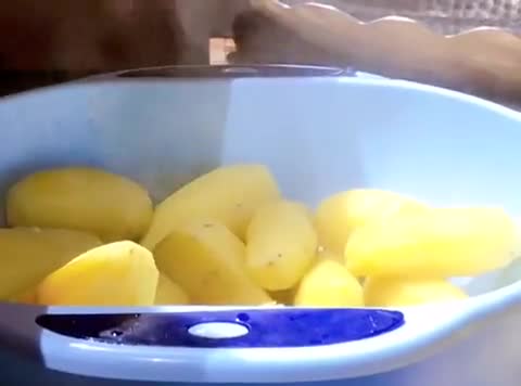 Hình bước làm 3 của món Món Pháp - Tartiflette (Khoai Tây Lardon & Phô Mai Reblochon Đút Lò)