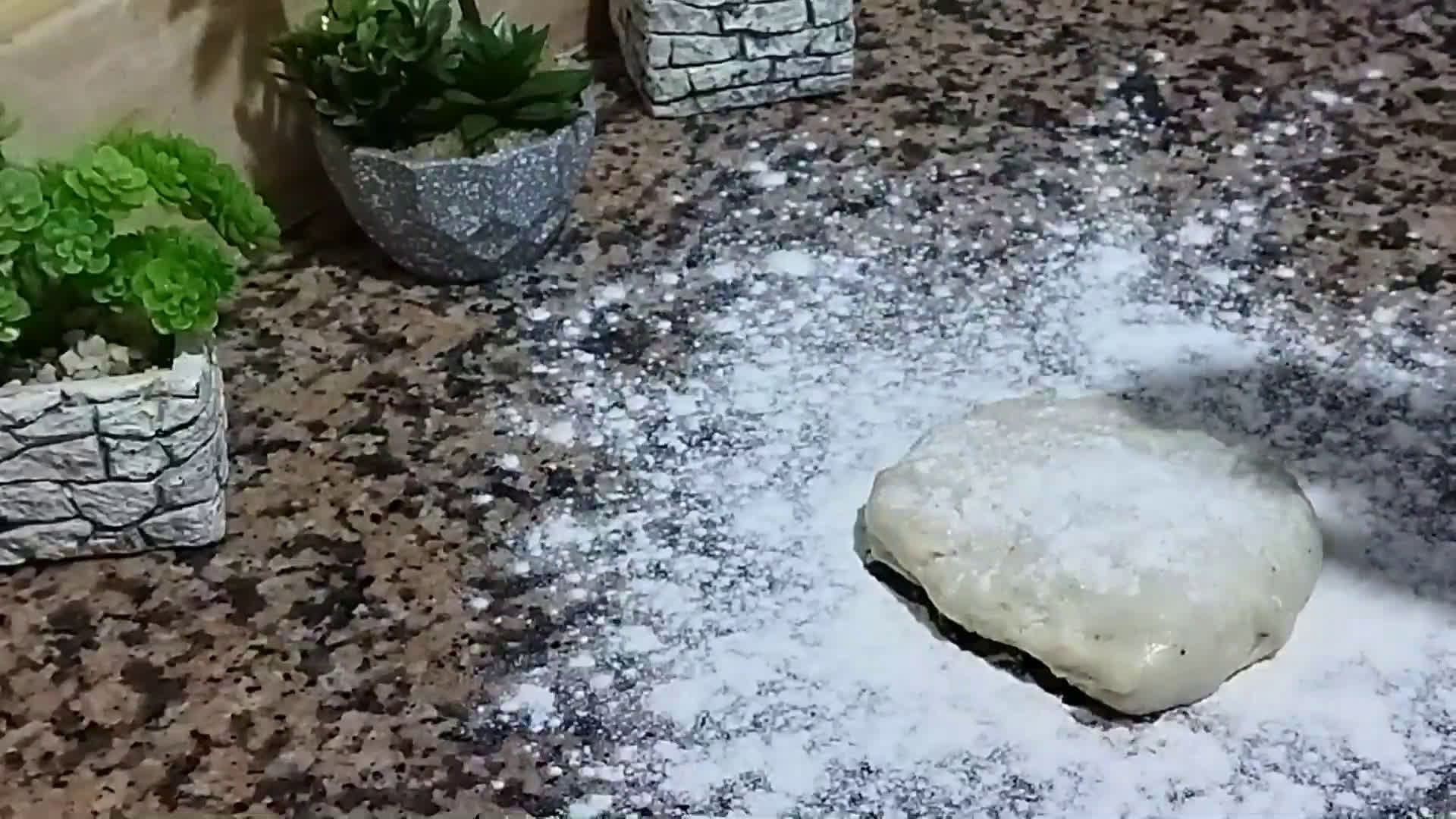 صورة لخطوة 2 من وصفة بيتزا فالمقلاة سهلة وسريعة التحضير رائعة فالمداق متل المطاعم 🍕