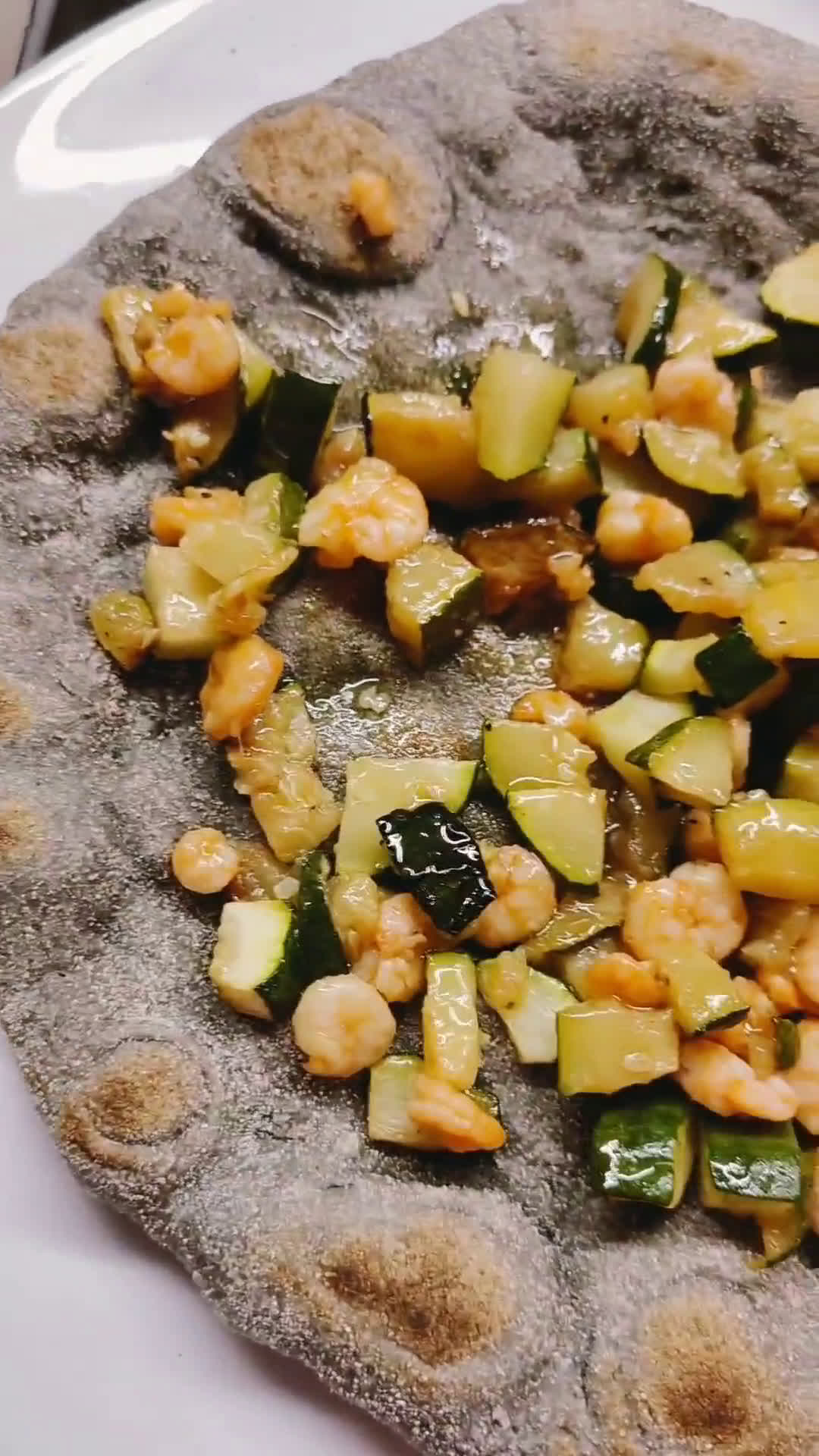 Foto del passaggio 6 della ricetta Focaccia al nero di seppia gourmet