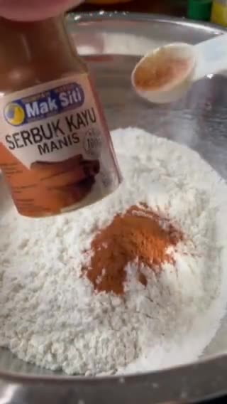 Gambar langkah 3 resipi Carrot cupcakes with cream cheese icing.