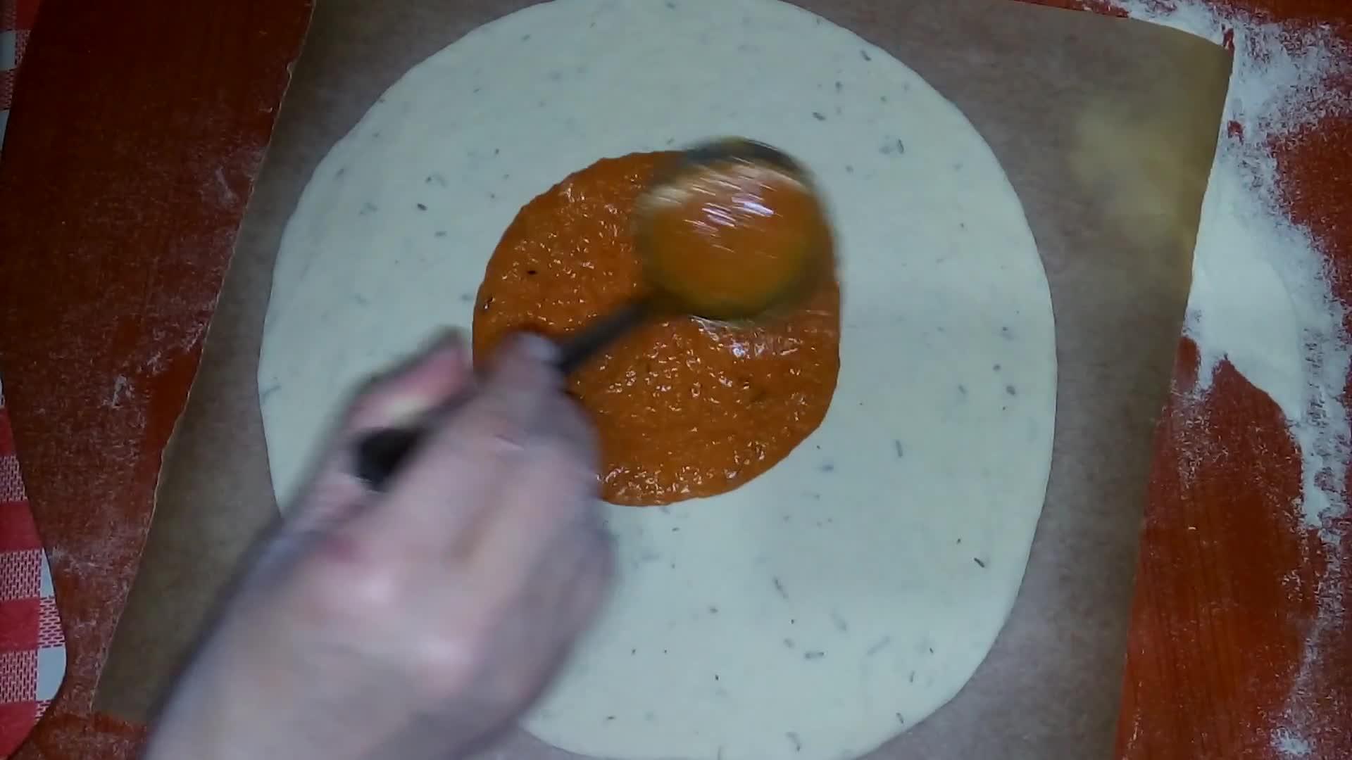 صورة لخطوة 6 من وصفة البيتزا 🍕