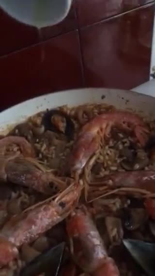 Foto del paso 20 de la receta: Paella de marisco en sartén, con caldo dashi, (Japón), paso a paso
