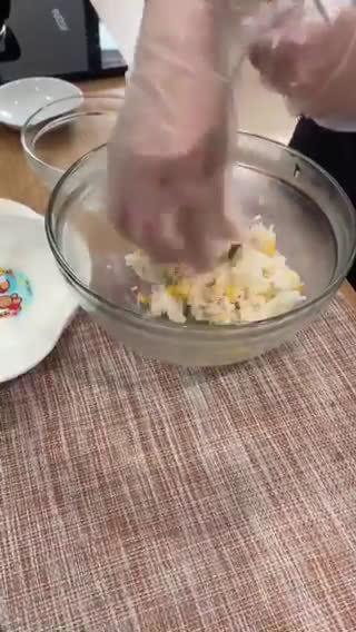 Foto langkah ke 6 dari resep Bola bola Nasi.