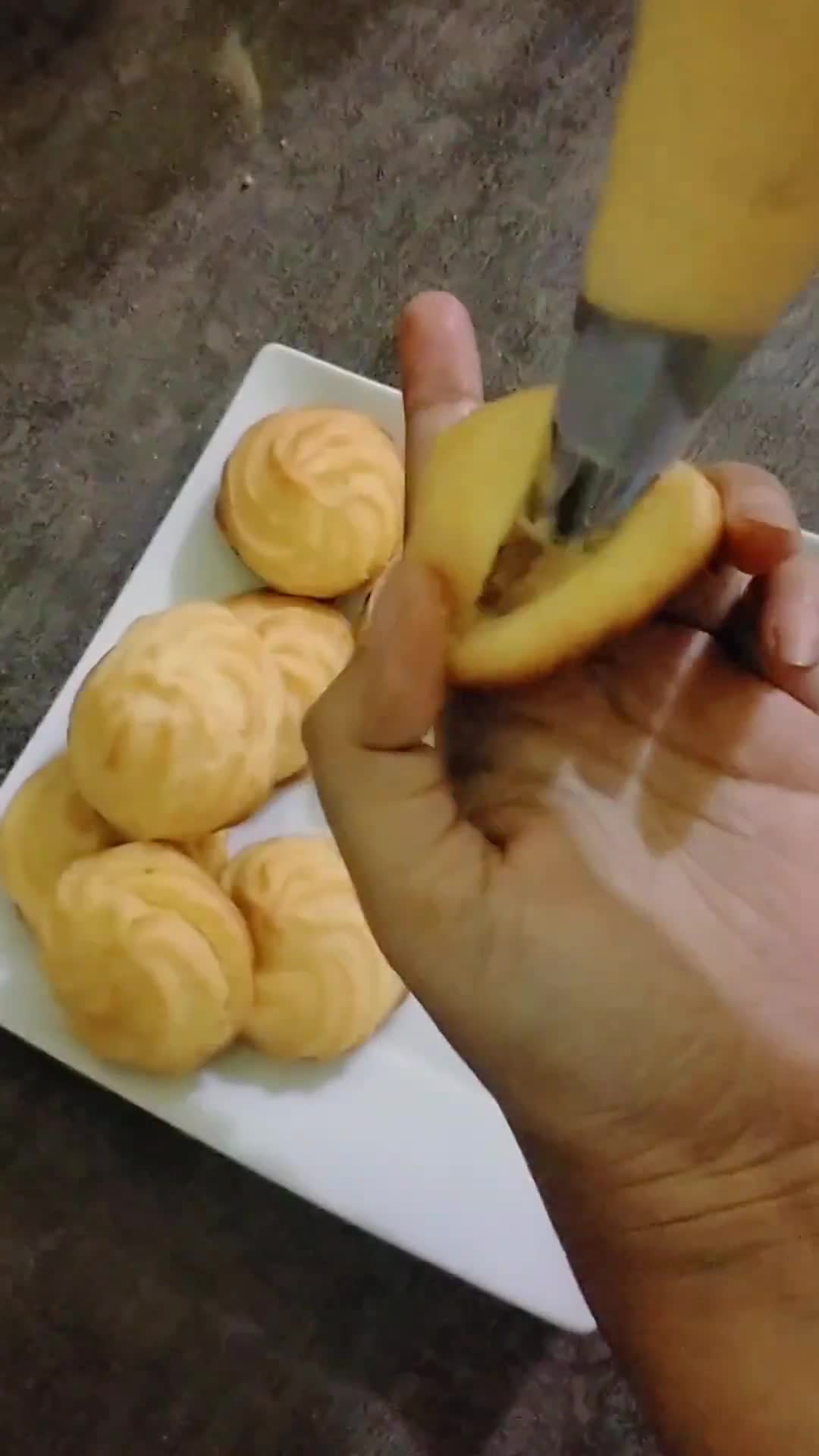 Foto langkah ke 11 dari resep Kue Soes Vla Salted Egg.