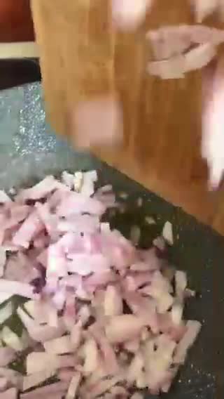 Foto del paso 2 de la receta: Espirales con panceta salada ibérica, para comer en familia