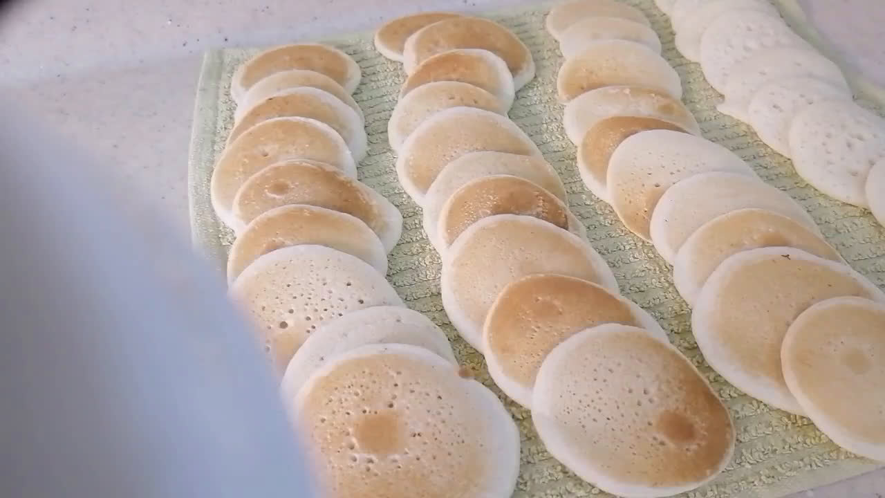 صورة لخطوة 7 من وصفة عجينه قطايف بدون سميد 🥟